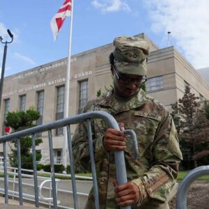 trumpin talimatinin ardindan ulusal muhafizlar washingtona geldi belediye baskani otoriter hamle dedi NEu3mkF7