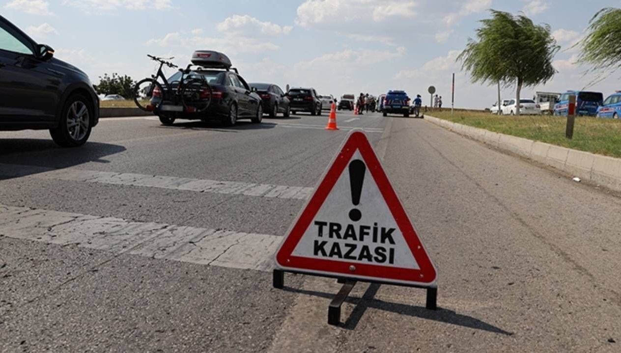 igdirda iki arac carpisti 5 yarali IALqAMaZ