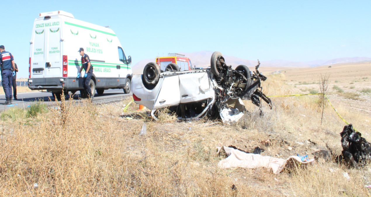 konyada devrilen otomobildeki 3 kisi hayatini kaybetti F3tEp4Zf