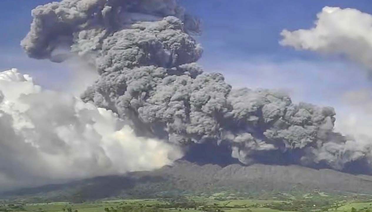 kanlaon yanardagi yeniden patladi Ln7M6kAi.jpg