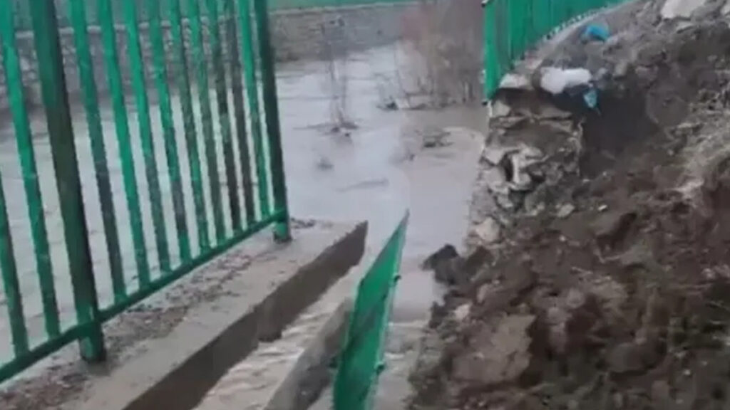 yuksekovada-istinat-duvari-saganak-sonrasi-coktu-yqrpetqX