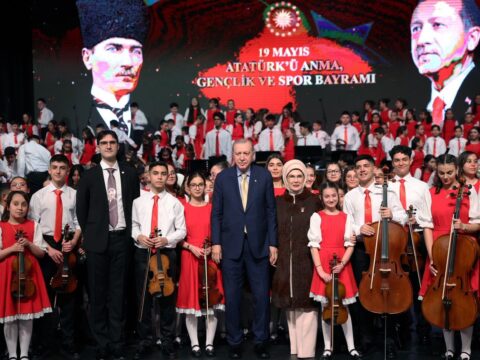 Cumhurbaşkanı Erdoğan ve Emine Erdoğan, 19 Mayıs Çocuk Orkestrası Konseri’nde Bir Araya Geldi