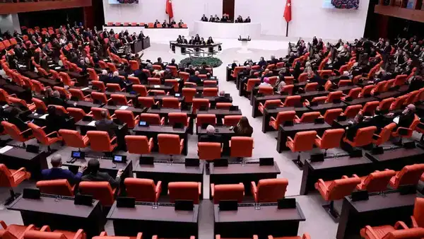 tbmmde-surec-oturumu-yeter-sayi-yoklugu-nedeniyle-kapandi-fyRzUbwq