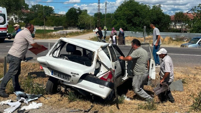 Kastamonuda iki otomobil carpisti 1i cocuk 5 yarali irKlNail